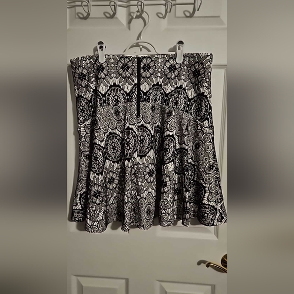 Torrid 0 Skirt - Picture 2 of 5